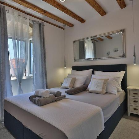 ספליט Apartments Angela With Old Town View מראה חיצוני תמונה