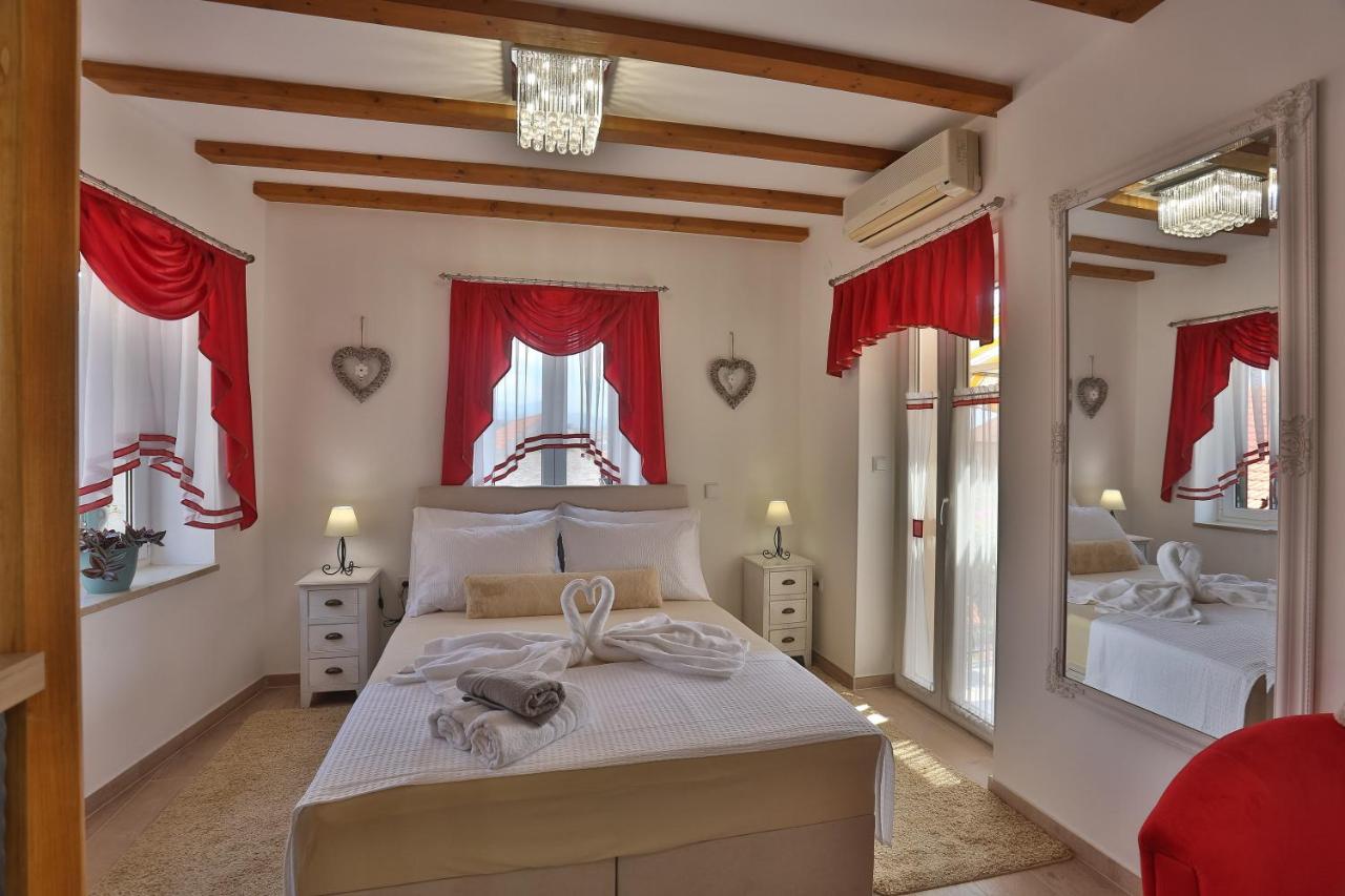 ספליט Apartments Angela With Old Town View מראה חיצוני תמונה