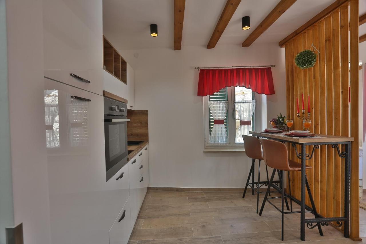 ספליט Apartments Angela With Old Town View מראה חיצוני תמונה